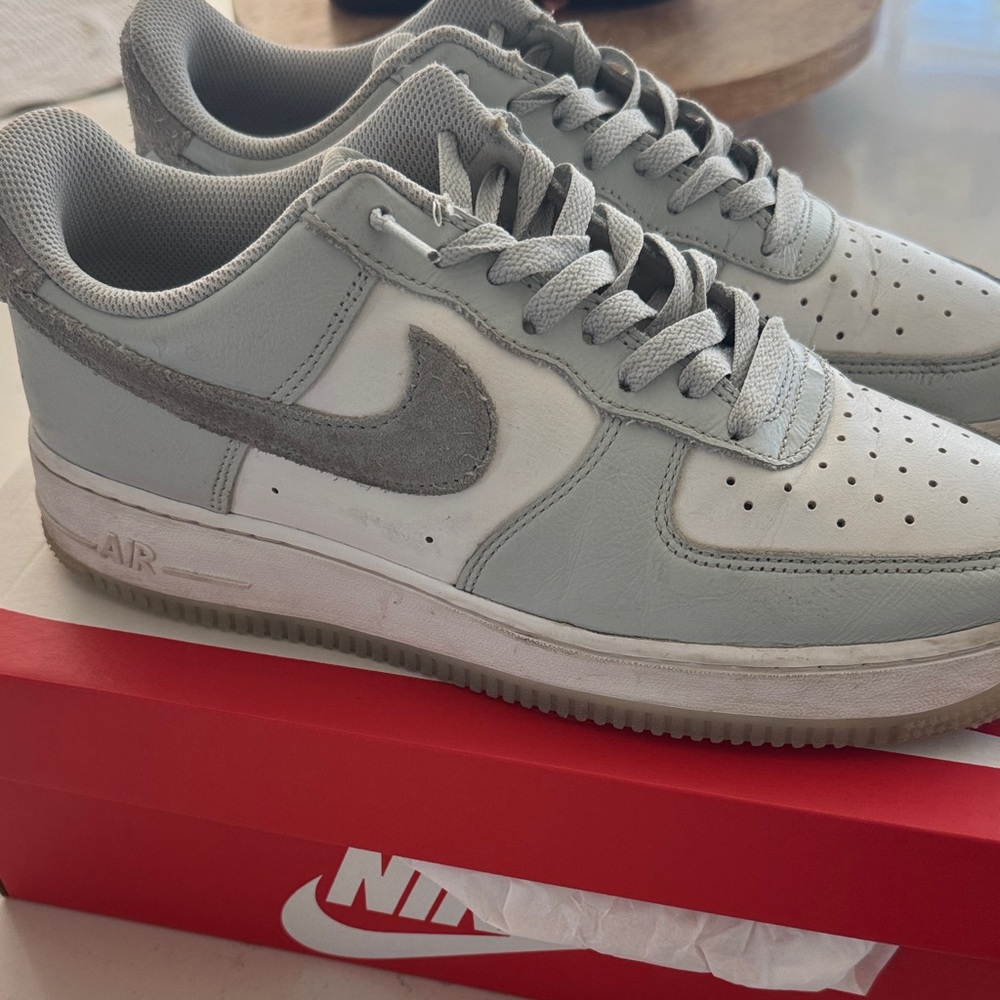 Nike Men’s Low-Top Sneakers in Light Gray and White with Gray Suede Swoosh